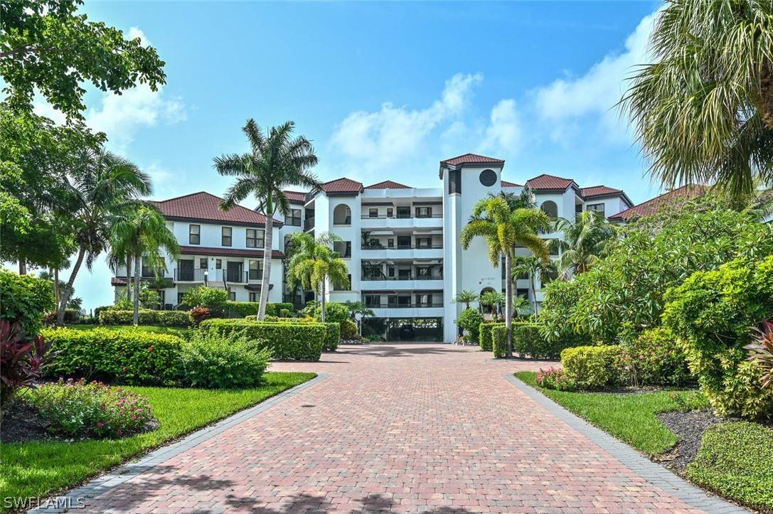 Naples, FL 34113,406 La Peninsula BLVD #406