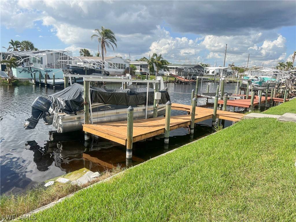 Fort Myers Beach, FL 33931,17560 Canal Cove CT