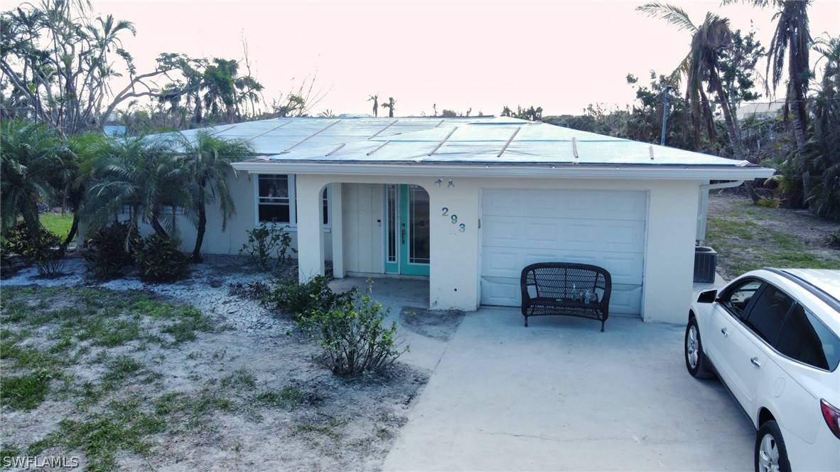 Sanibel, FL 33957,293 Palm Lake DR