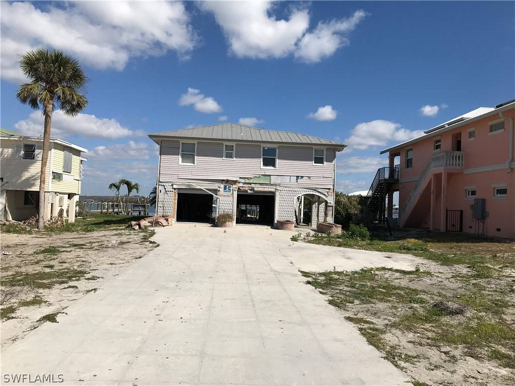 Fort Myers Beach, FL 33931,715 Matanzas CT