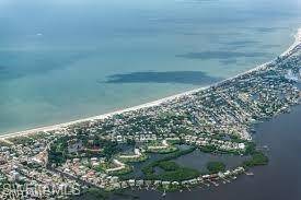 Fort Myers Beach, FL 33931,231 Driftwood LN