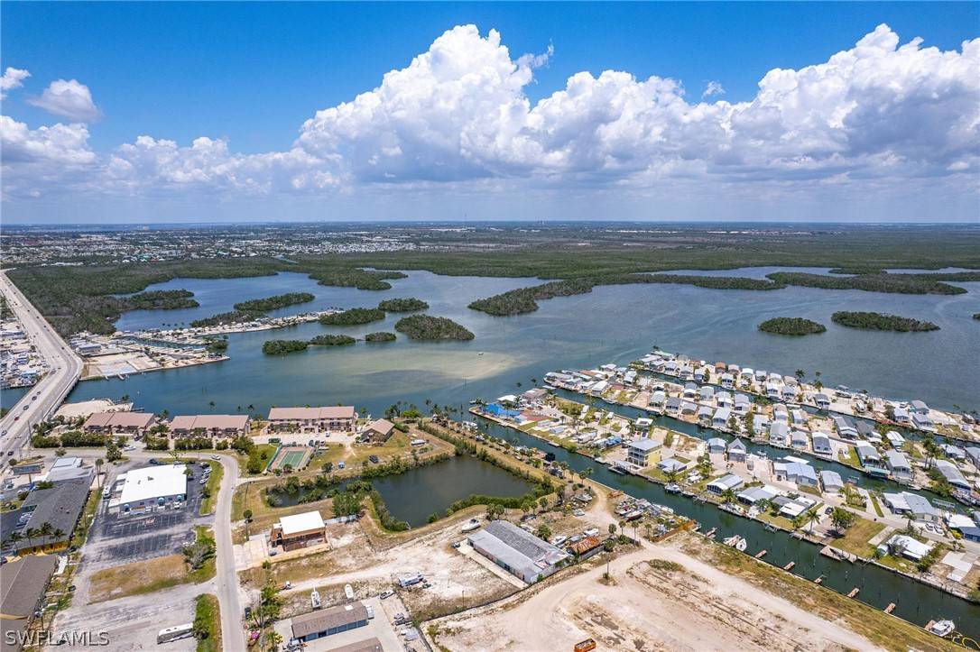 Fort Myers Beach, FL 33931,870 Buttonwood DR