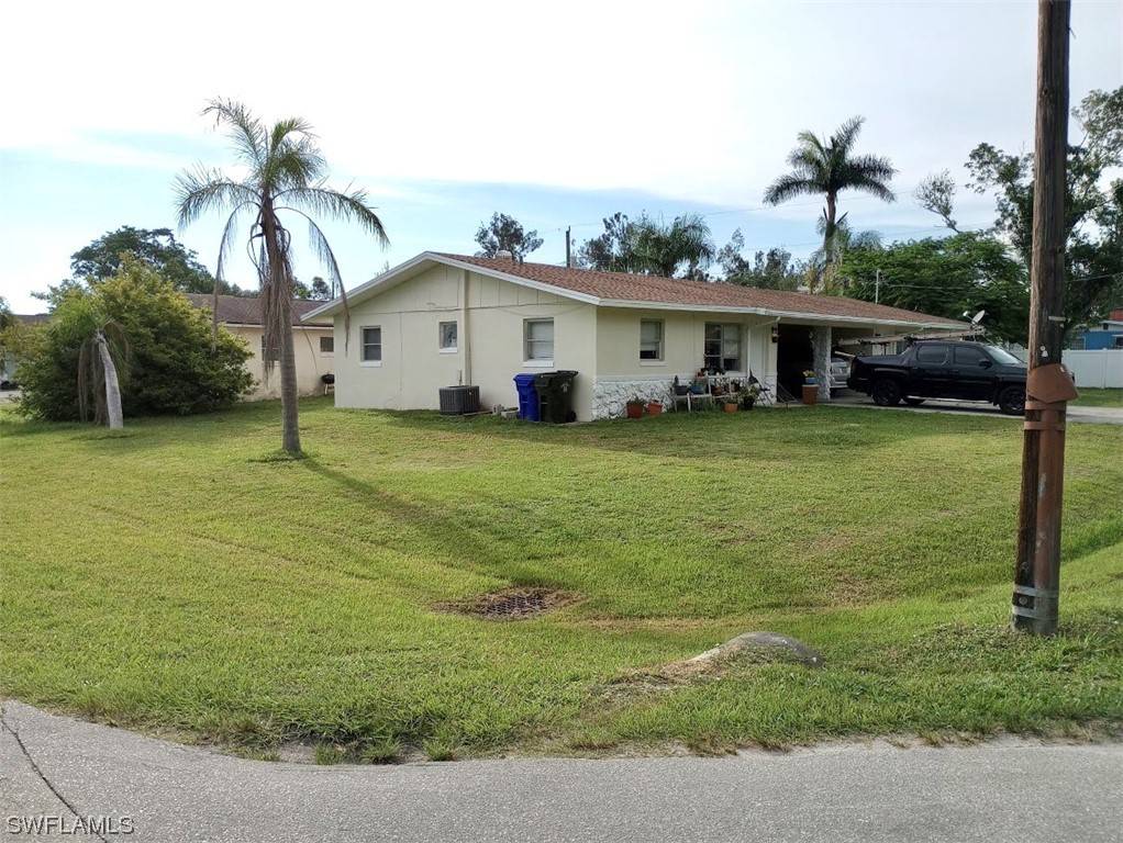 Fort Myers, FL 33916,970-972 Oleander AVE