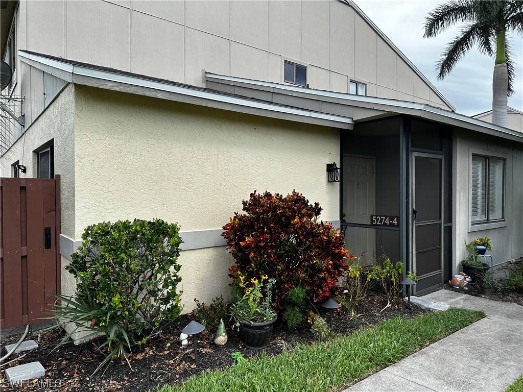 Fort Myers, FL 33919,5274 Cedarbend DR #4