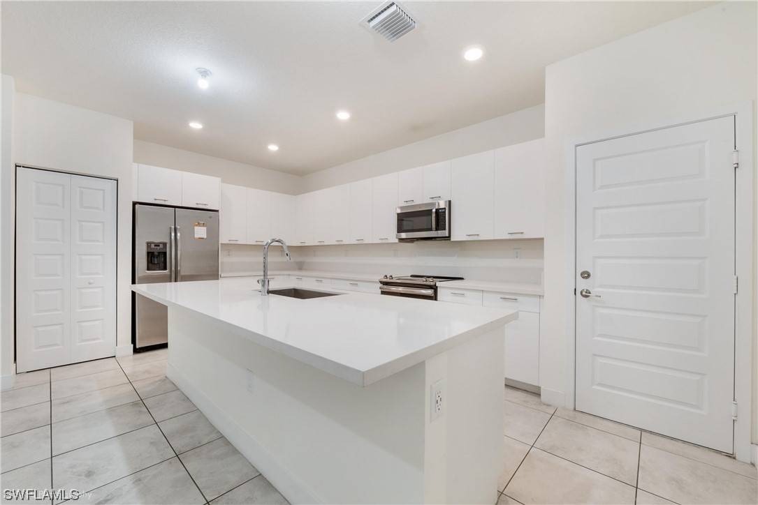 Miami, FL 33166,4762 NW 82 PL