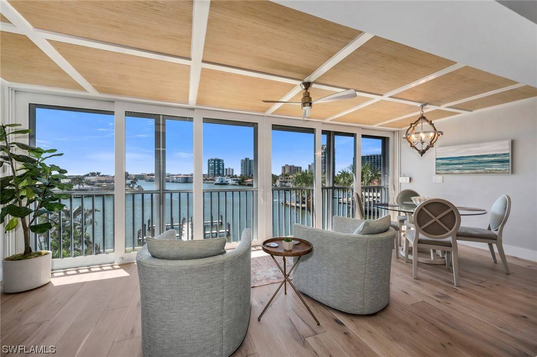 Naples, FL 34103,250 Park Shore DR #302
