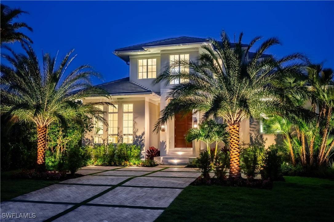 Naples, FL 34102,128 1ST AVE S