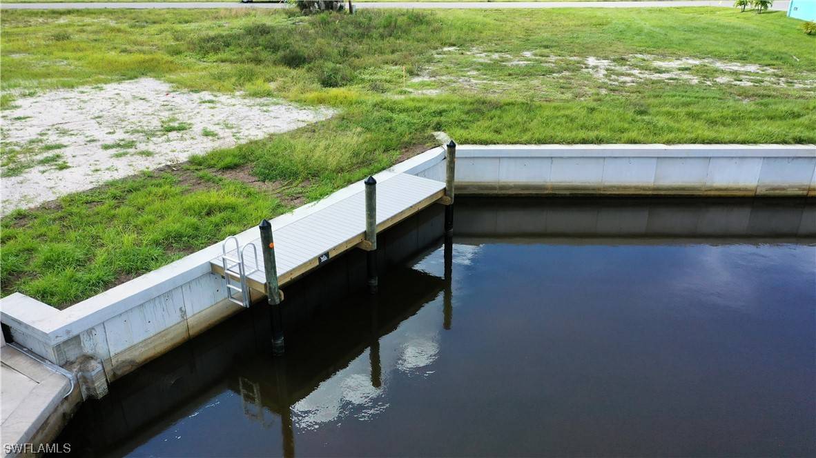 Cape Coral, FL 33991,724 SW 32nd CT