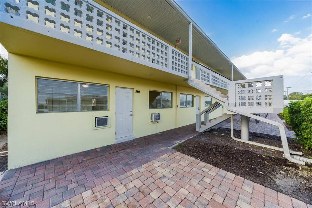 Naples, FL 34102,473 12th AVE S #B9