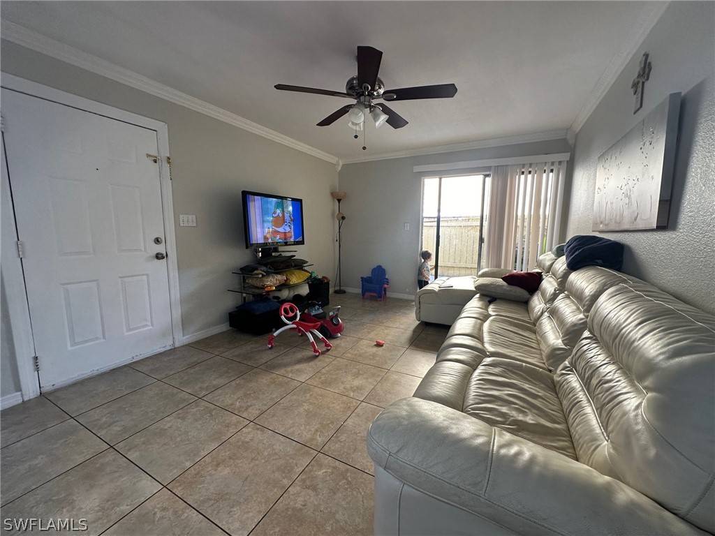 Fort Myers, FL 33916,2835 Winkler AVE #201