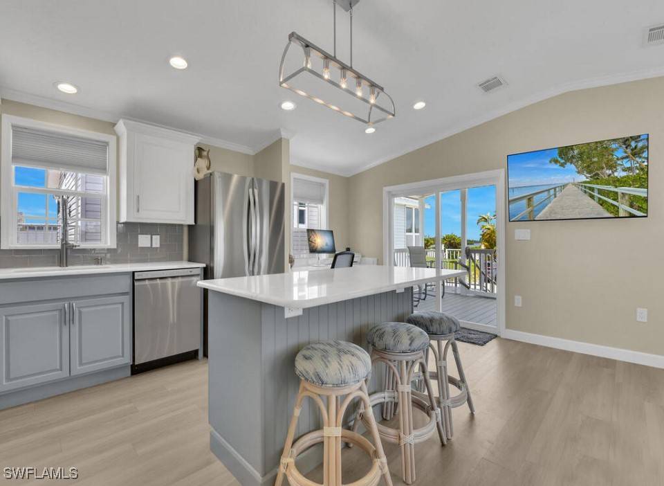 Fort Myers Beach, FL 33931,54 Oyster Bay LN