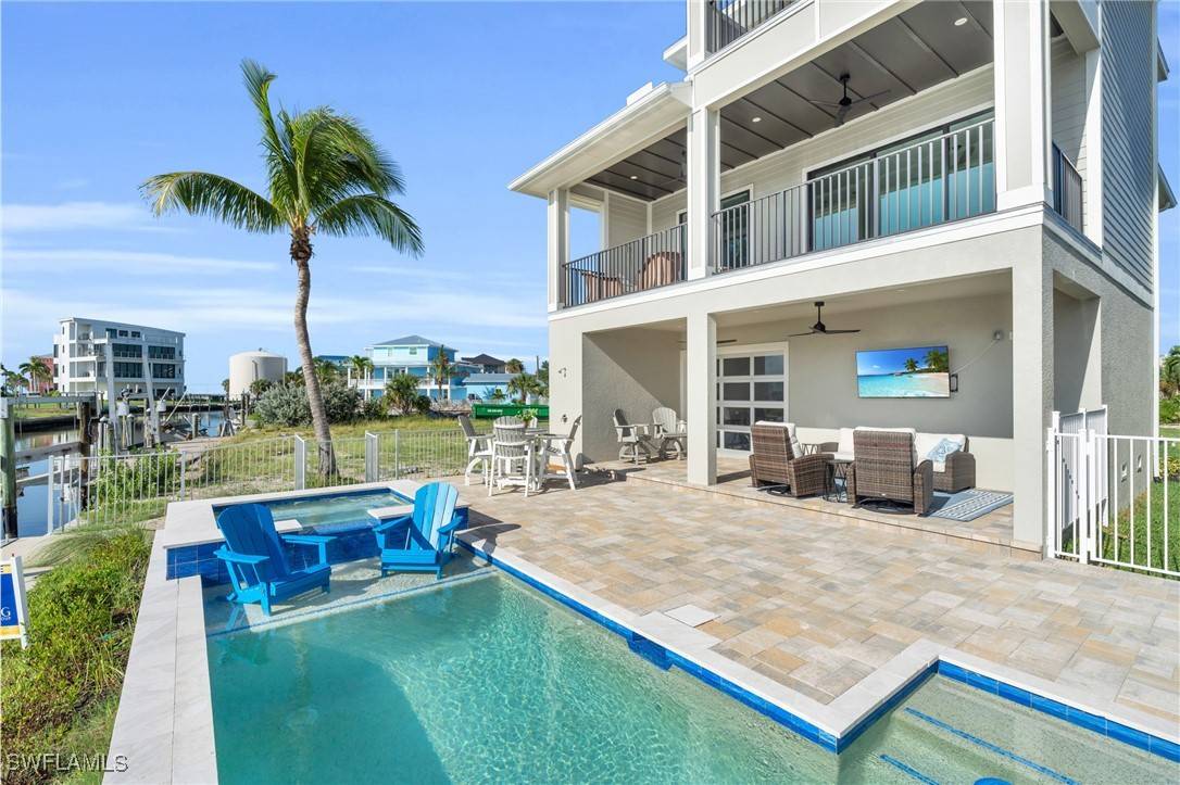 Fort Myers Beach, FL 33931,745 Matanzas CT