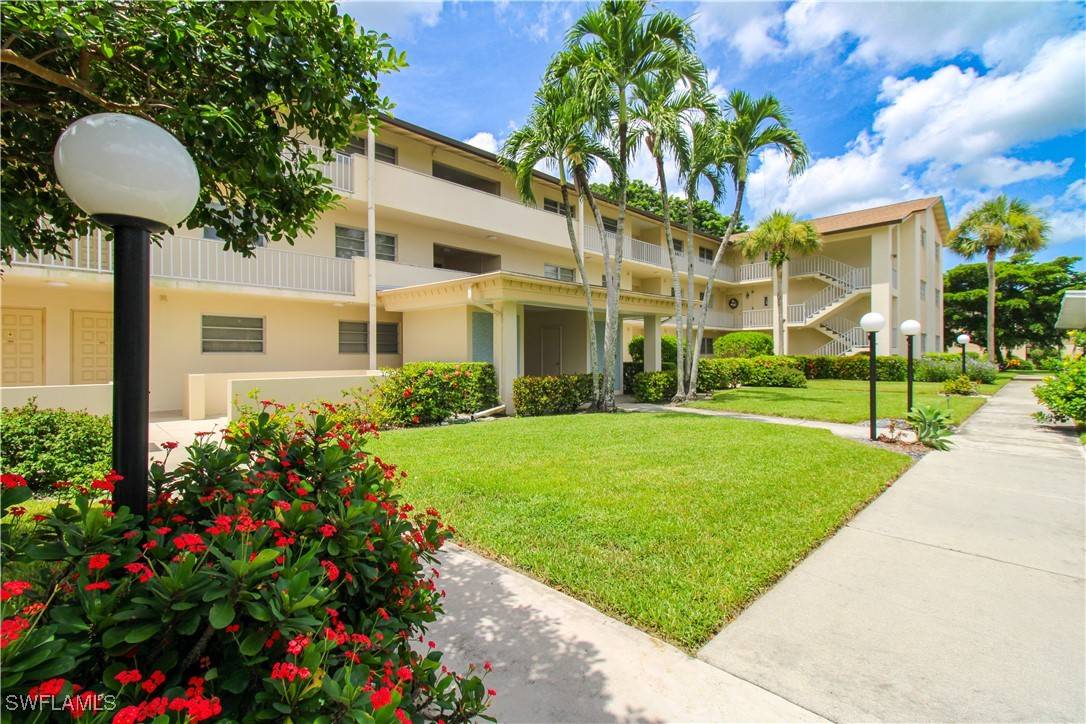 Naples, FL 34110,1020 Palm View DR #C104