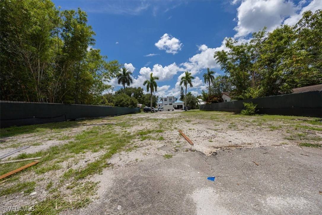 Naples, FL 34102,1055 7th AVE N