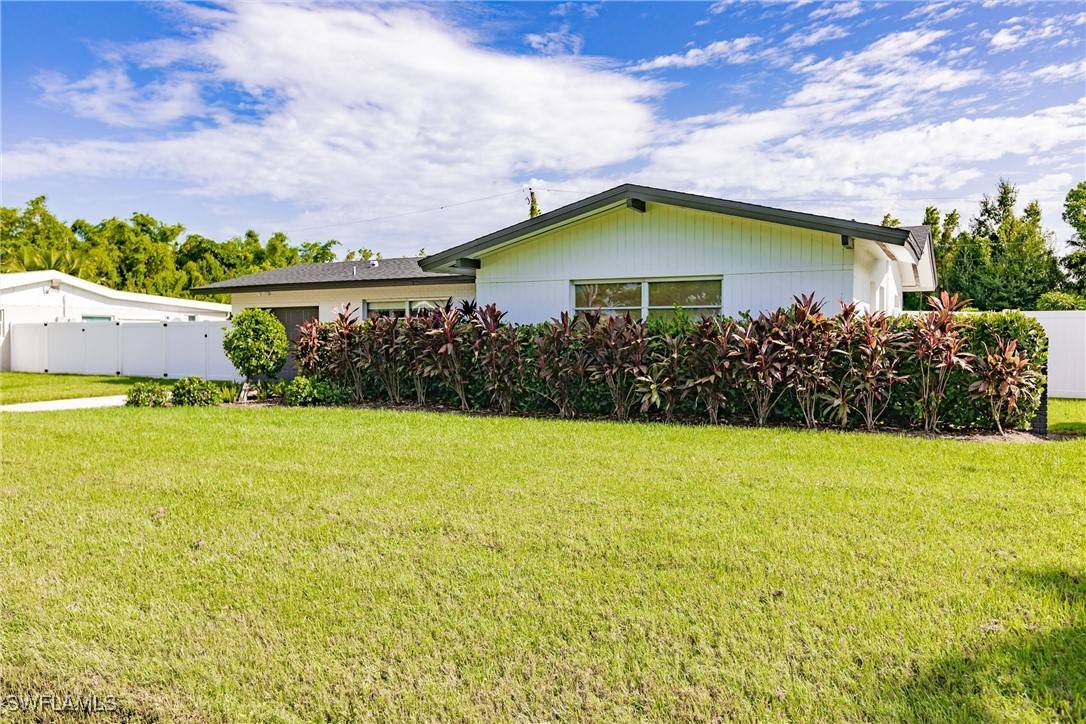 Fort Myers, FL 33919,905 Dean WAY