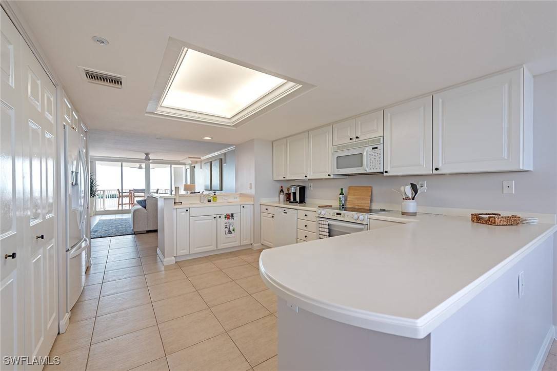 Naples, FL 34108,6849 Grenadier BLVD #905