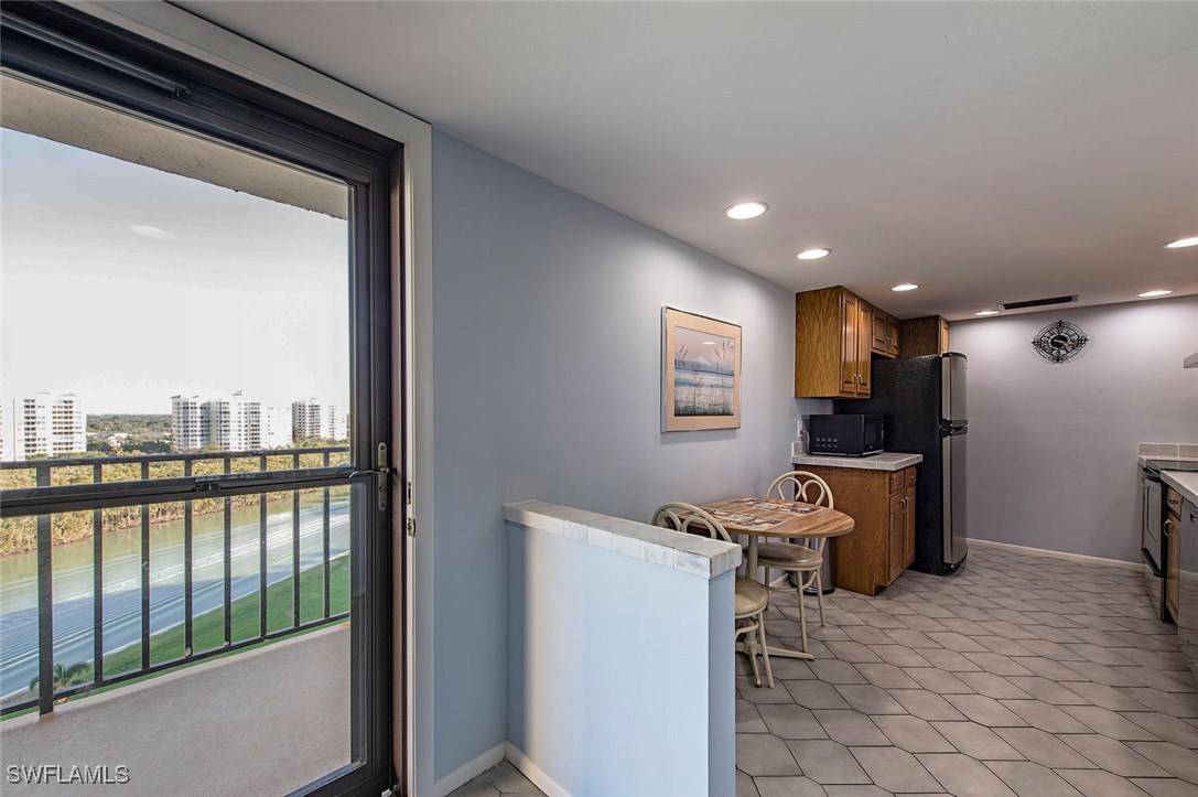 Naples, FL 34108-1761,17 BLUEBILL AVE #1102