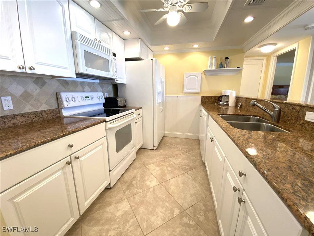 Naples, FL 34103,555 Park Shore DR #B-407