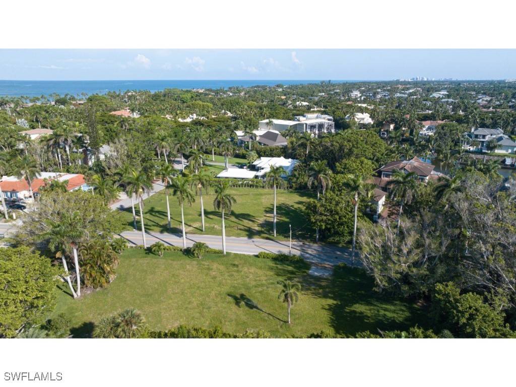 Naples, FL 34102,2433 Lantern LN