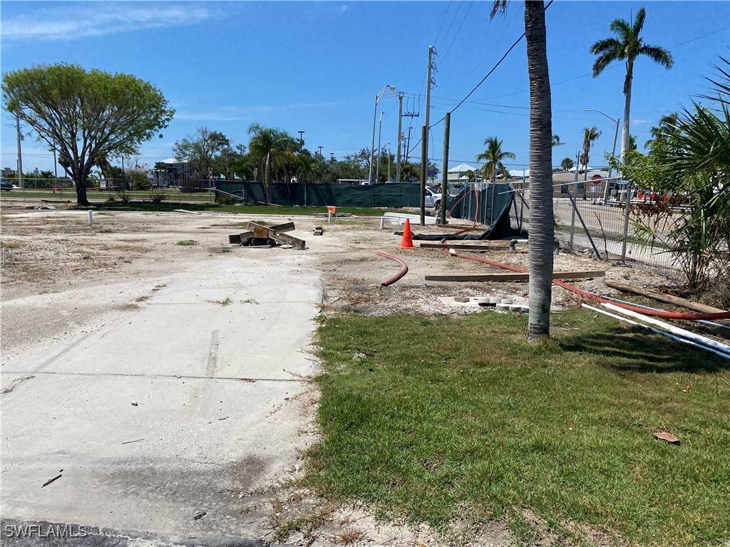 Fort Myers Beach, FL 33931,19281 - 39 San Carlos BLVD