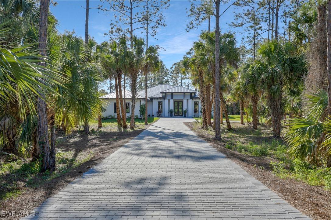 Naples, FL 34117,933 11th ST SW