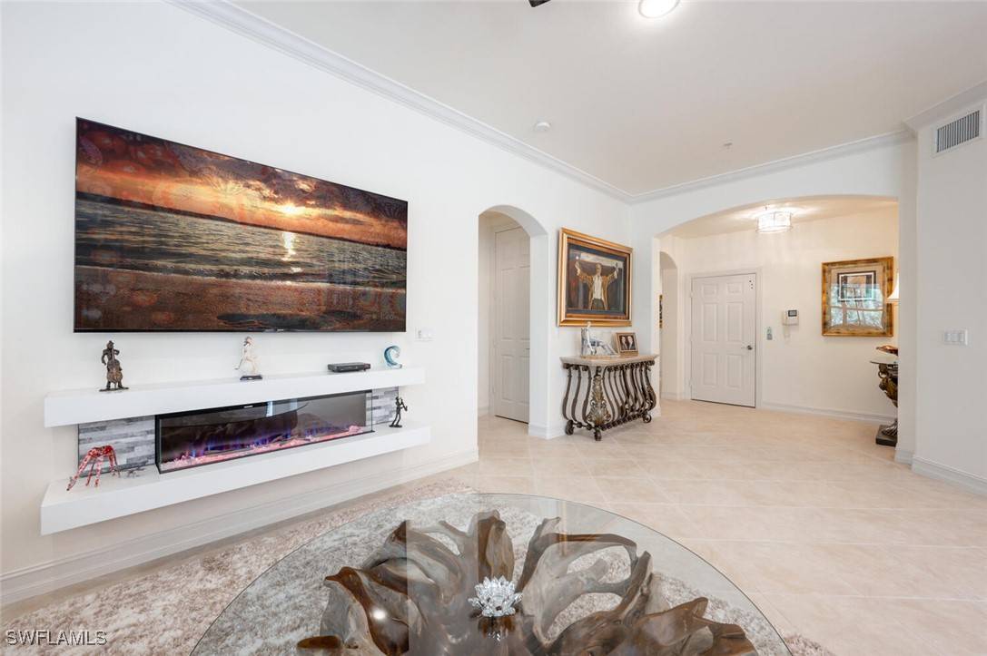 Naples, FL 34109,2843 Tiburon BLVD E #7-102