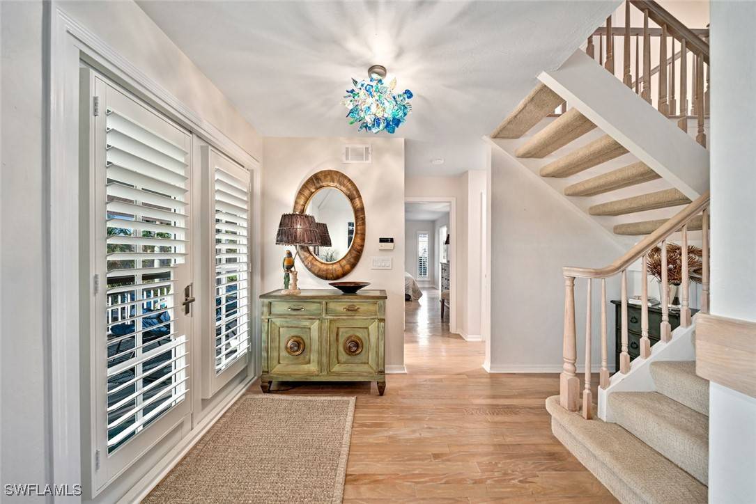 Sanibel, FL 33957,218 Daniel DR