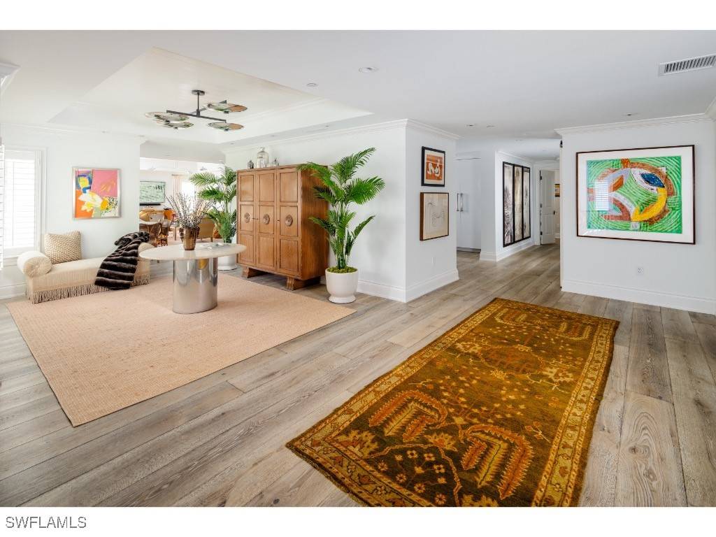 Naples, FL 34102,370 11th AVE S #2