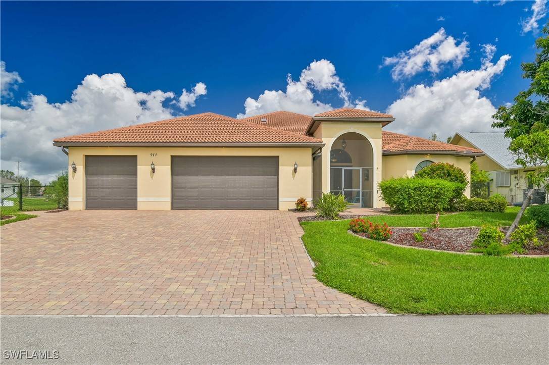 Cape Coral, FL 33990,913 SE 15th ST