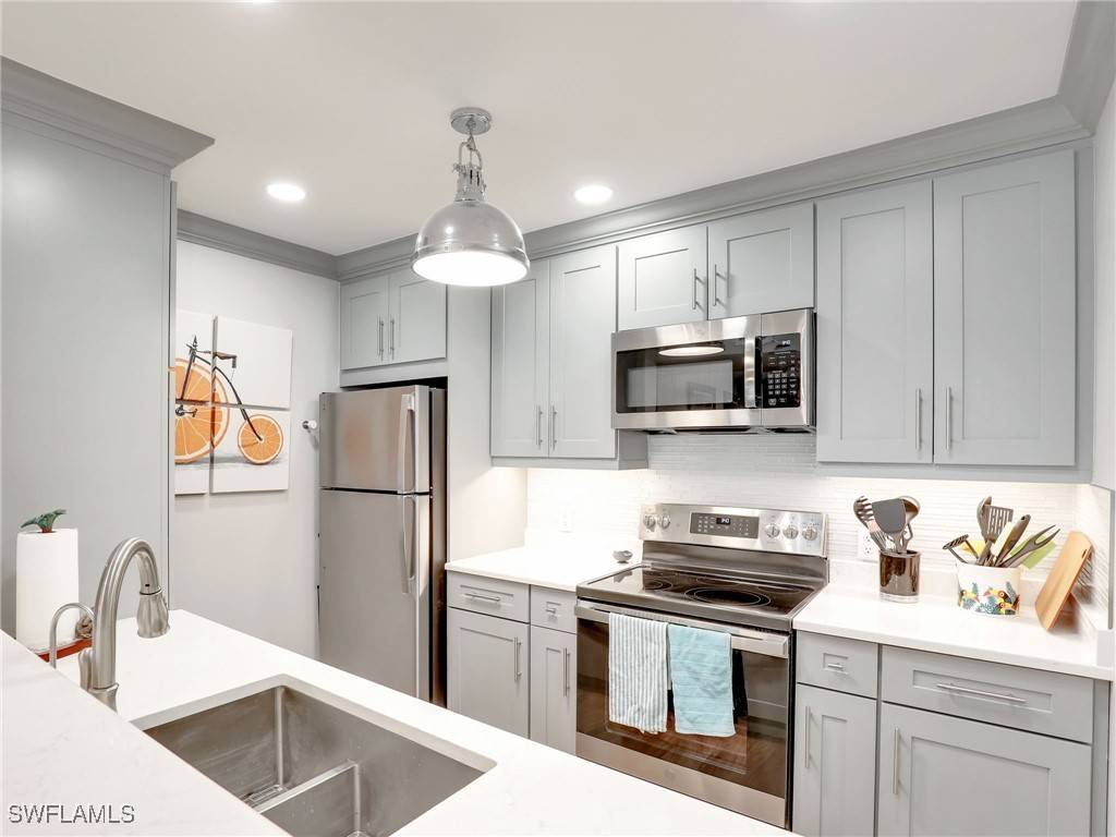 Naples, FL 34103,555 Park Shore DR #B-113