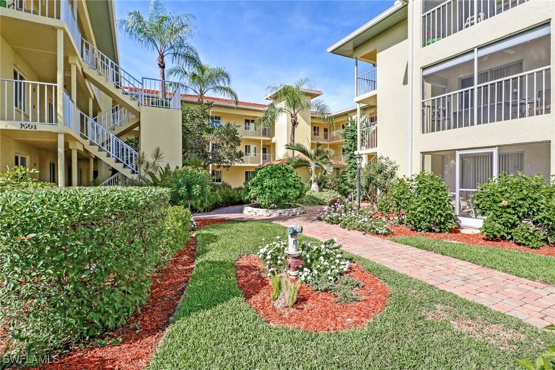 Naples, FL 34104,1001 Foxfire LN #203