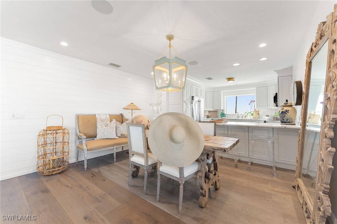 Naples, FL 34103,2401 Gulf Shore BLVD N #Villa 2