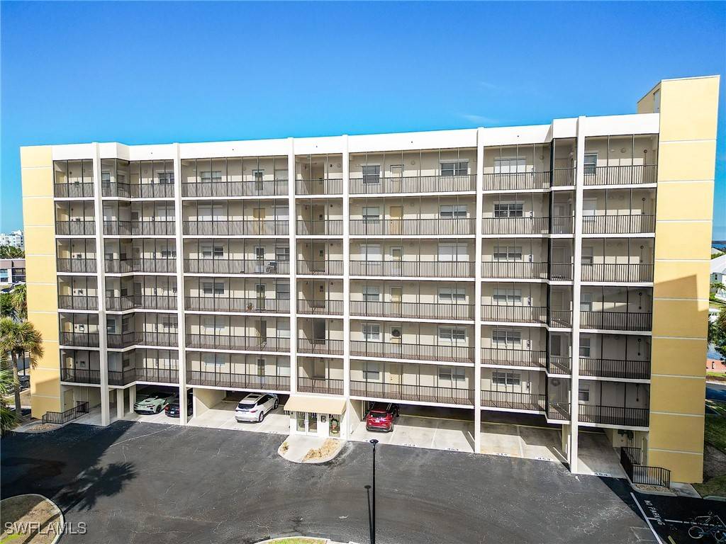 Fort Myers Beach, FL 33931,4451 Bay Beach LN #424