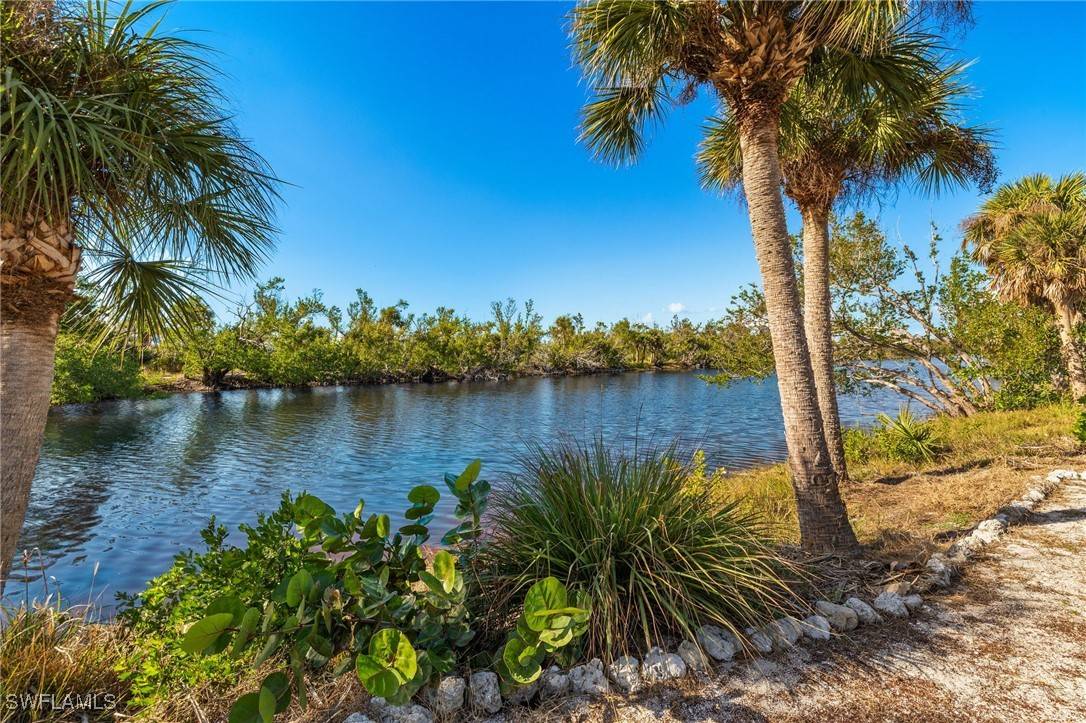 Sanibel, FL 33957,589 Rabbit RD