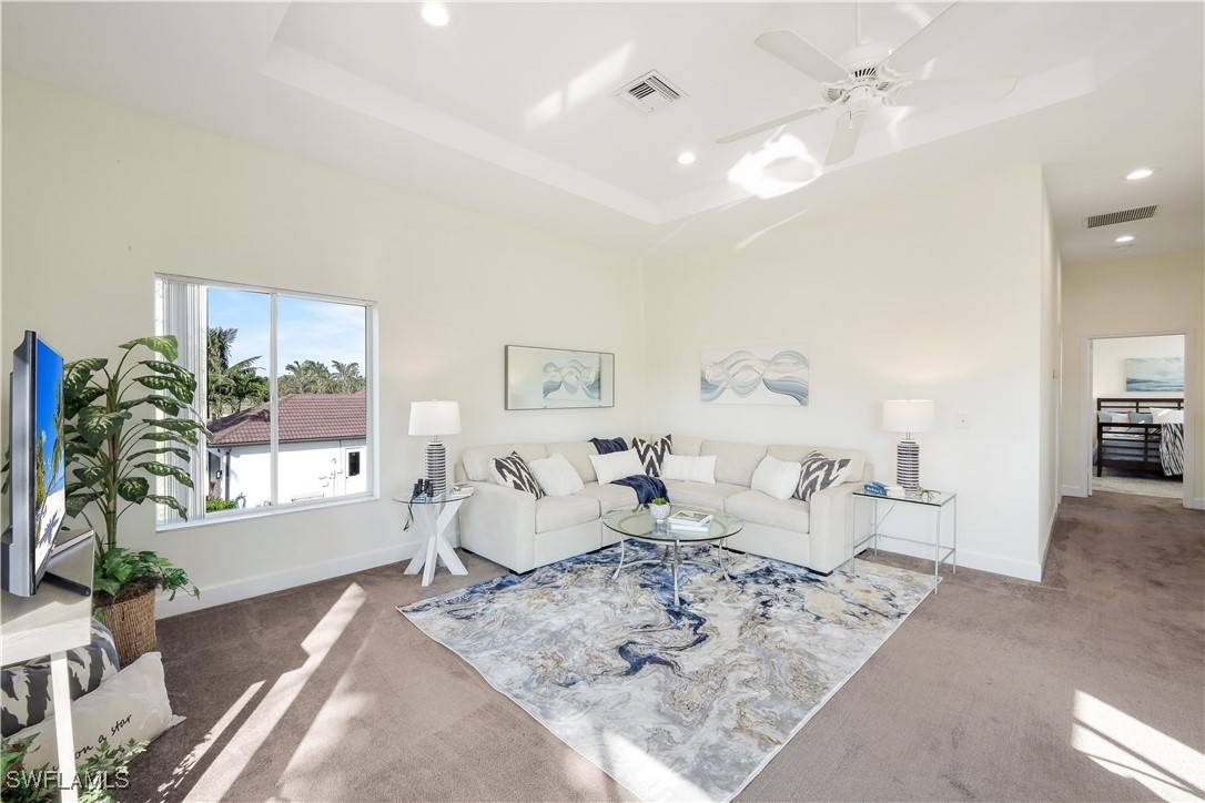 Naples, FL 34108,11020 Vanderbilt DR