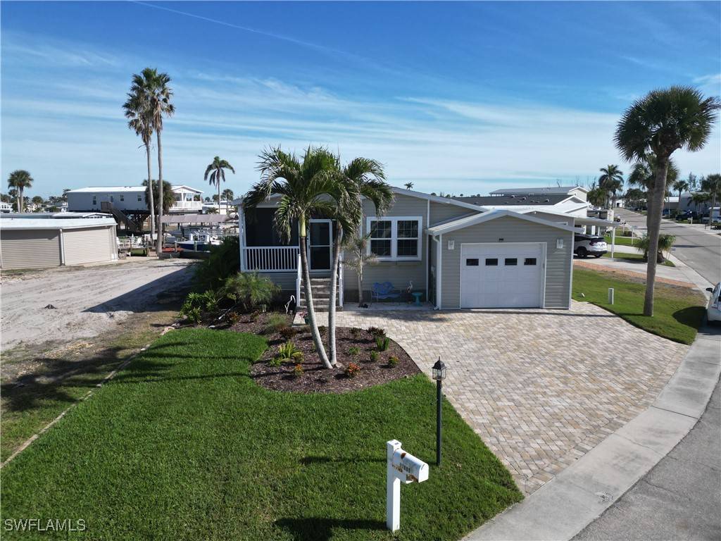 Fort Myers Beach, FL 33931,17691 Eglantine LN