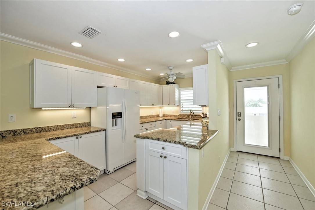 Naples, FL 34102,486 Broad AVE S #H486