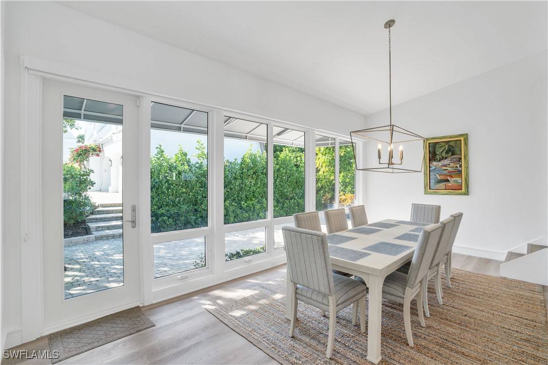 Naples, FL 34102,617 Gulf Shore Blvd N