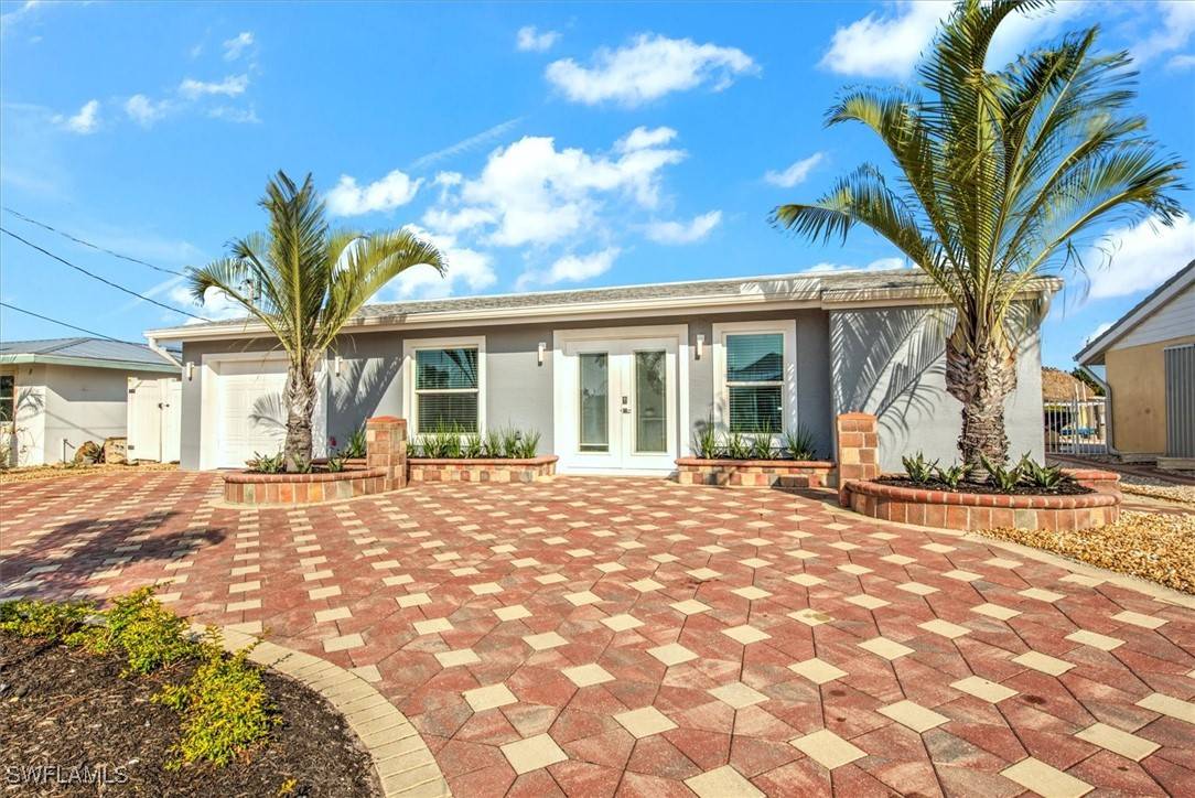 Fort Myers Beach, FL 33931,127 Albatross ST