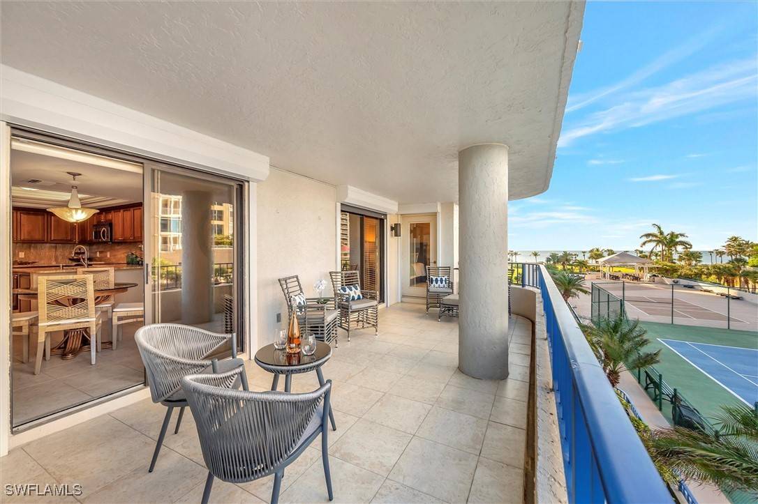 Naples, FL 34103,4451 Gulf Shore BLVD N #406