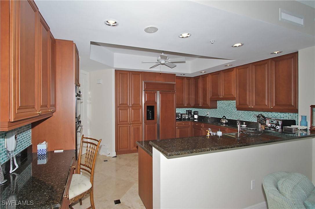 Naples, FL 34108,8787 Bay Colony DR #906