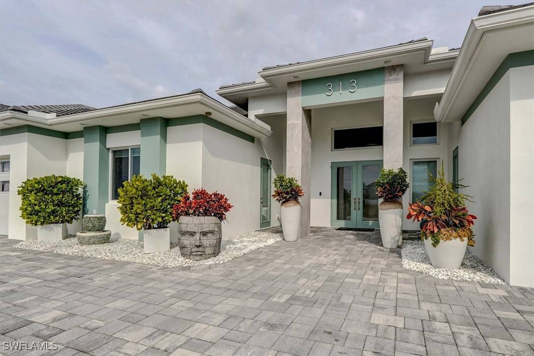 Cape Coral, FL 33991,313 SW 21st ST