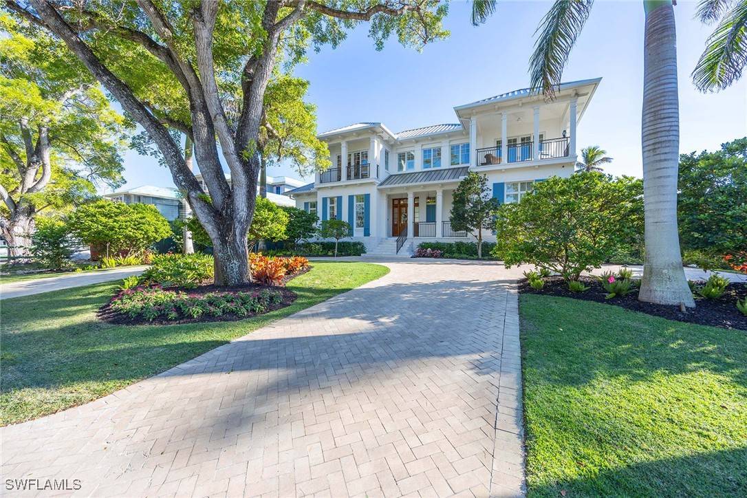 Naples, FL 34102,112 1st AVE N