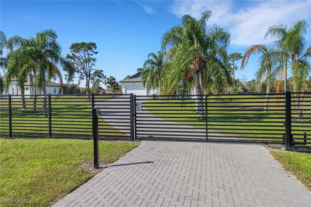 Naples, FL 34117,653 23rd ST SW