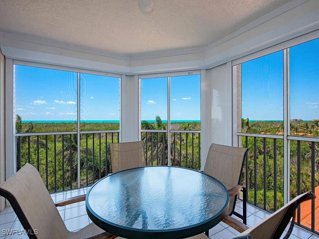 Naples, FL 34108,6585 NICHOLAS BLVD #503