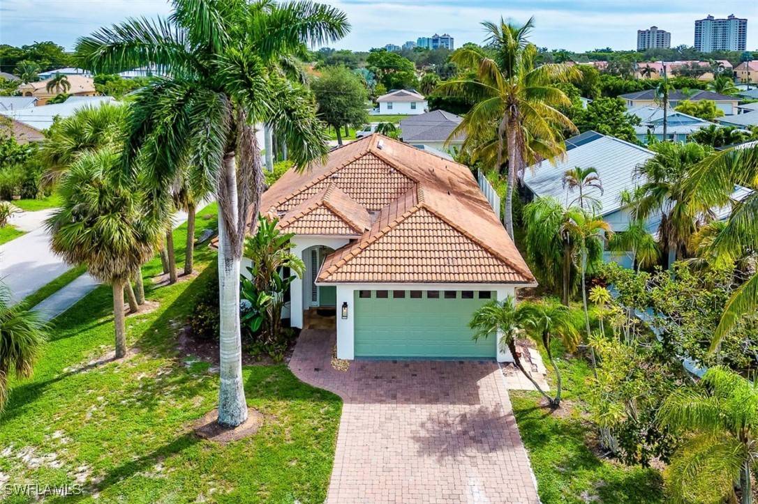 Naples, FL 34108,596 93rd AVE N
