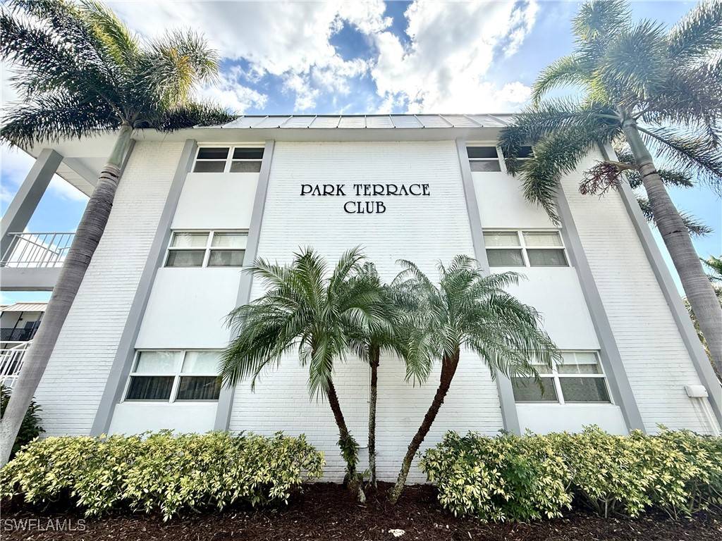 Naples, FL 34102,72 7th ST S #305