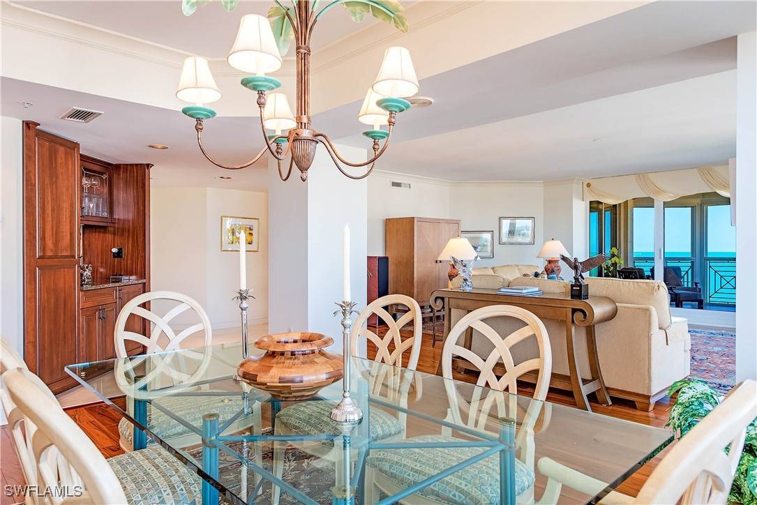 Naples, FL 34103,4021 Gulf Shore BLVD N #1006