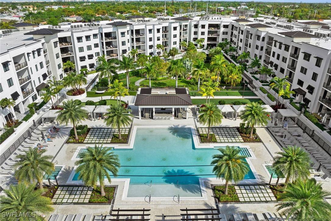 Naples, FL 34102,1111 Central AVE #207