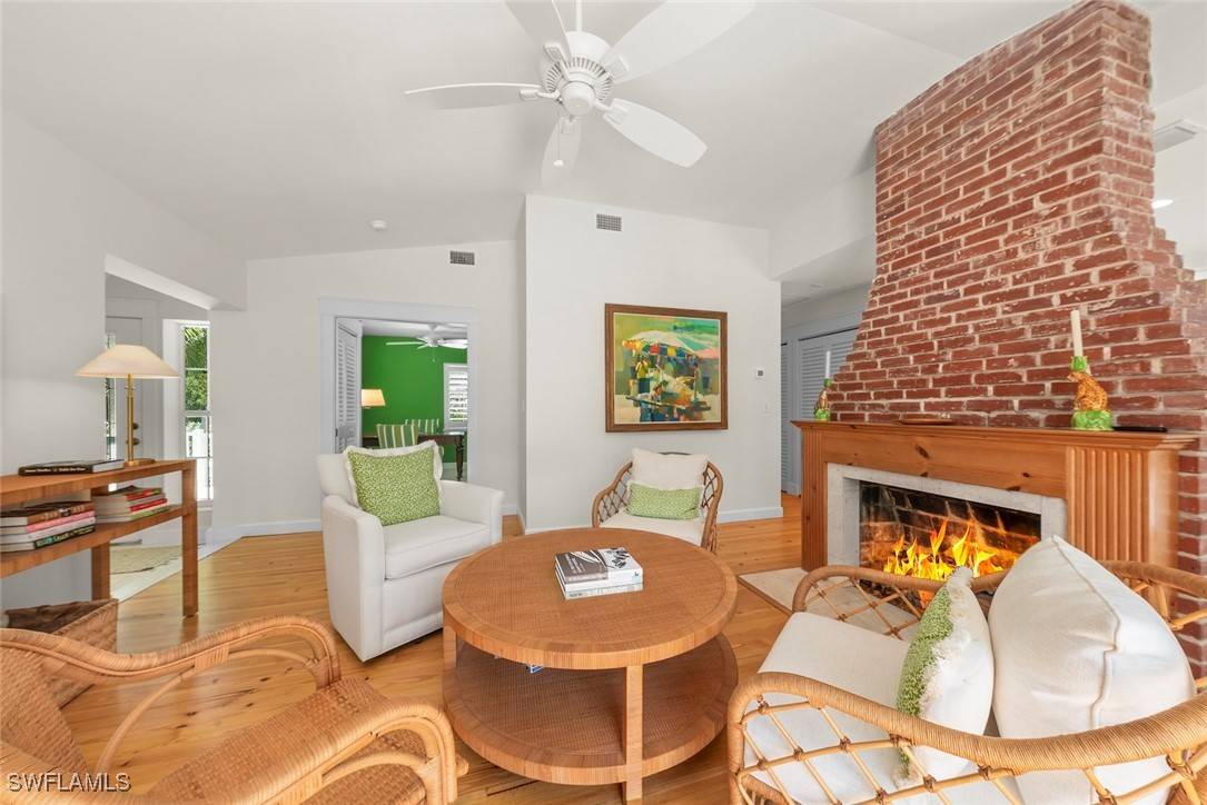 Sanibel, FL 33957,1222 Ferry RD